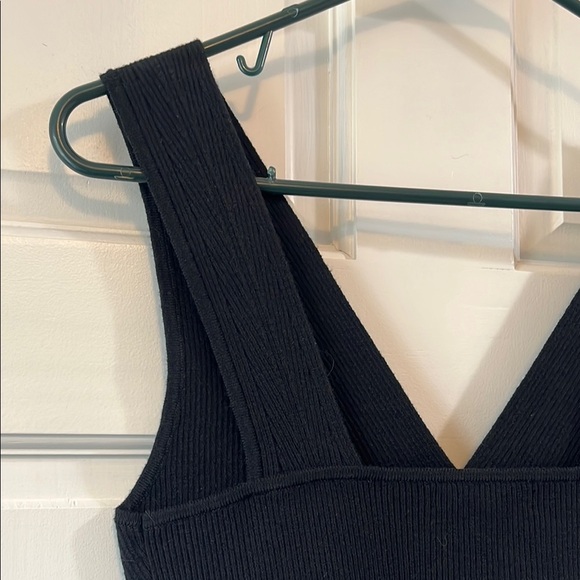 NWOT Banana Republic Ribbed Fitted Crop Tank Top with Double V Neck - Size Small - Picture 6 of 10
